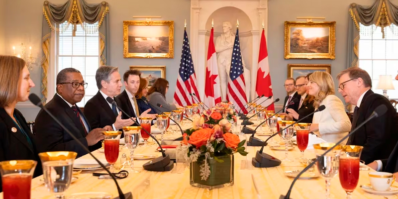 Canadá y Estados Unidos buscan modernizar el Tratado del Río Columbia para enfrentar desafíos actuales.